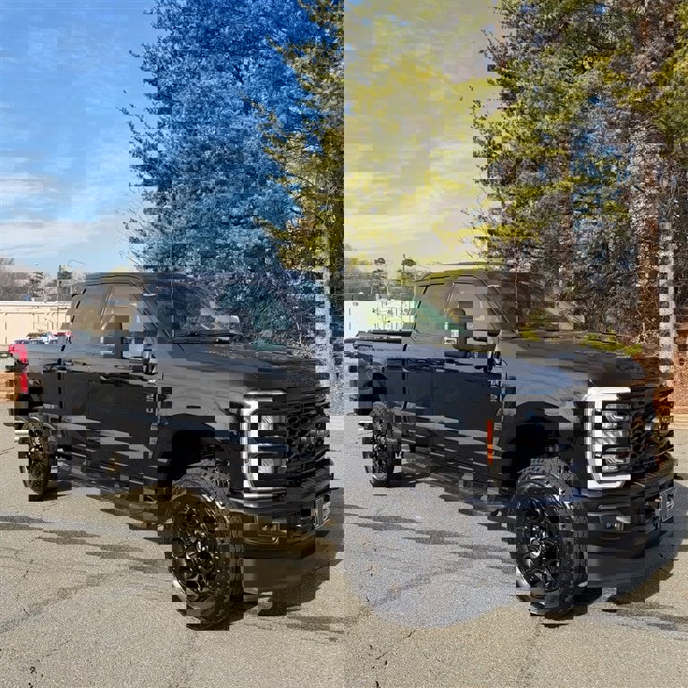 Used 2025 Ford F250 XLT w/ Black Appearance Package image 10