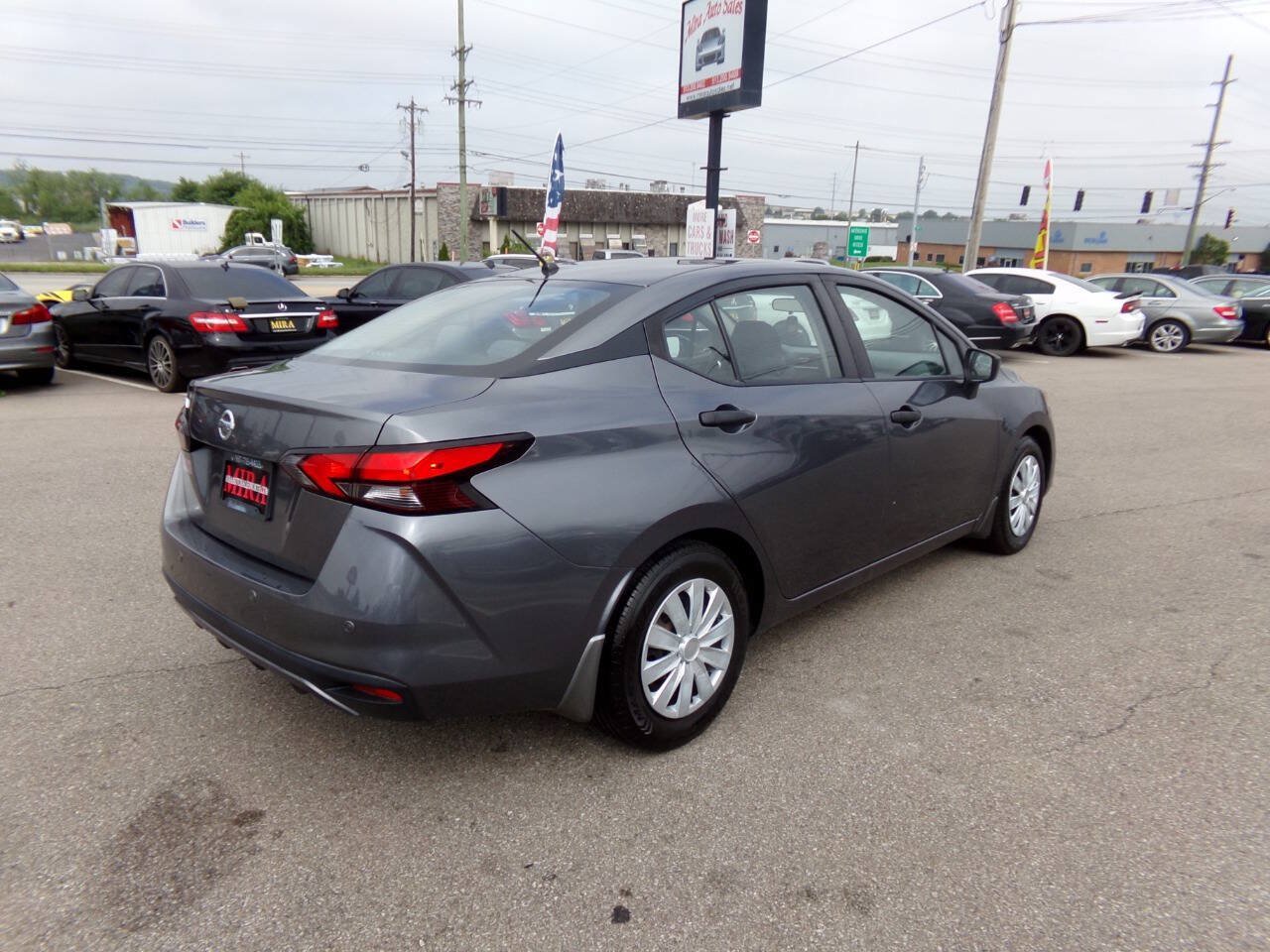 Used 2020 Nissan Versa S FWD image 4