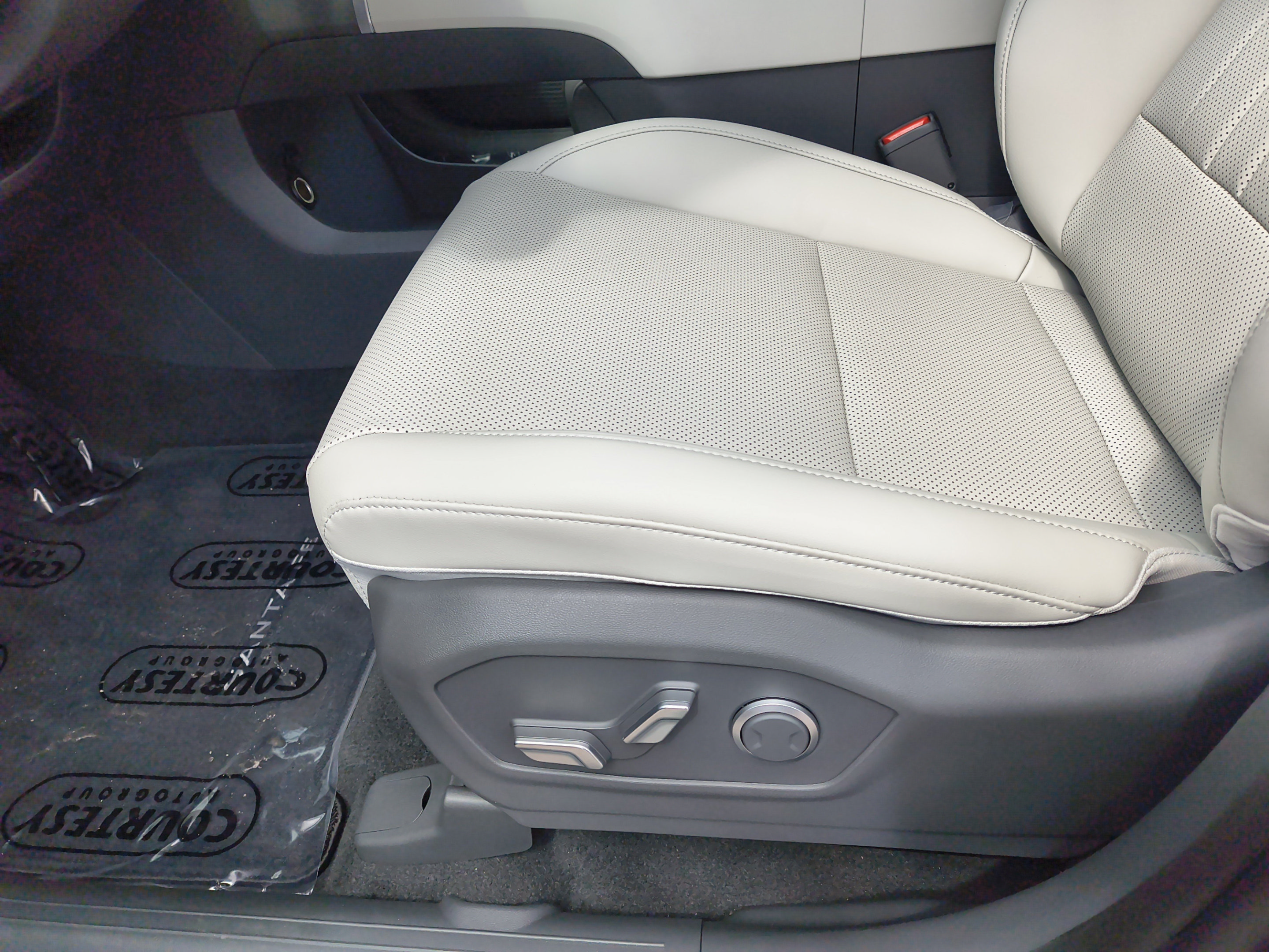 New 2027 Hyundai Santa Fe SEL FWD image 23