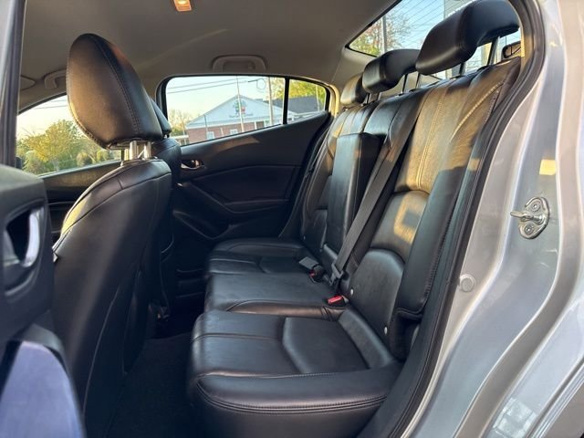 Used 2018 MAZDA MAZDA3 Touring FWD image 11