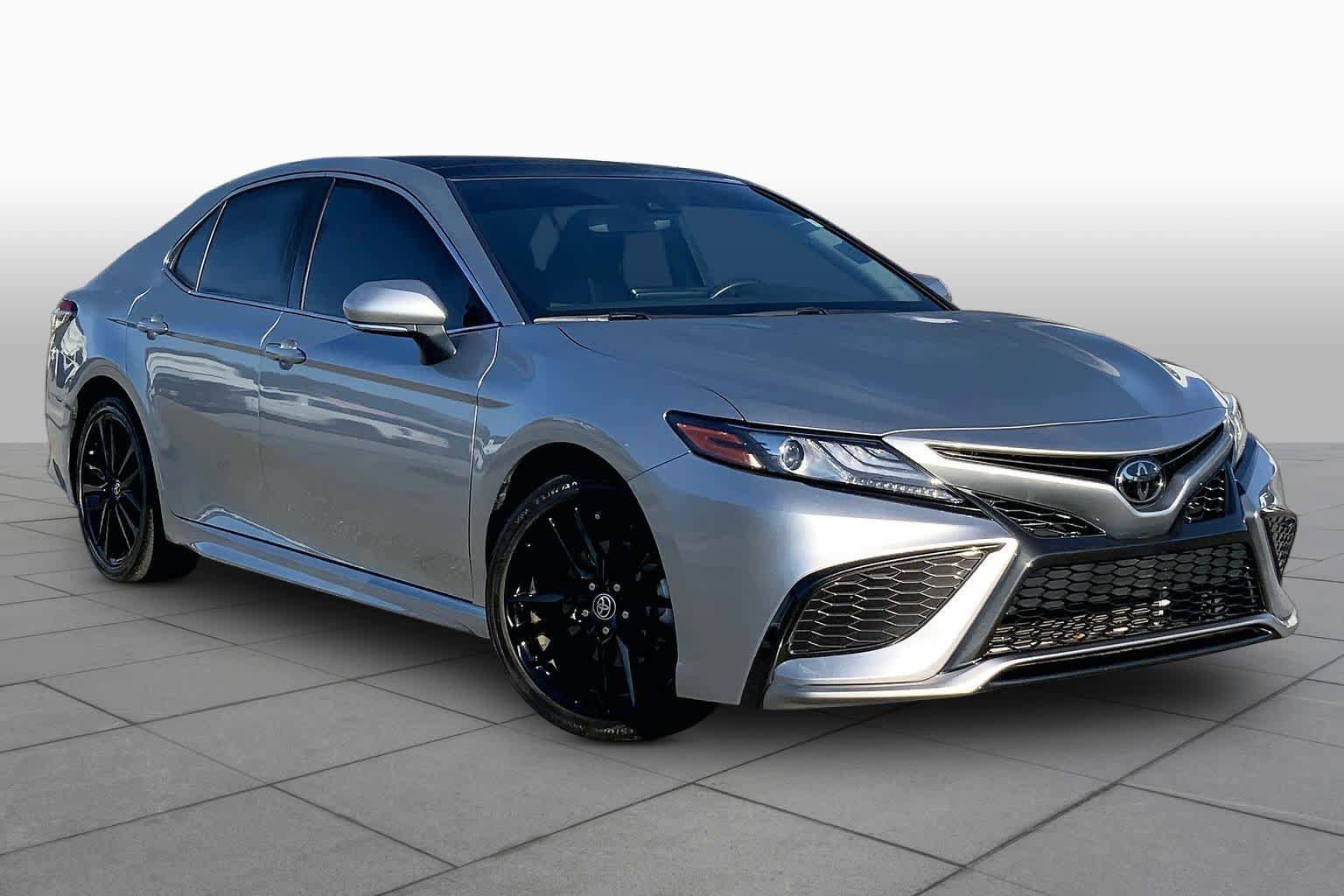 Used 2022 Toyota Camry XSE FWD image 3