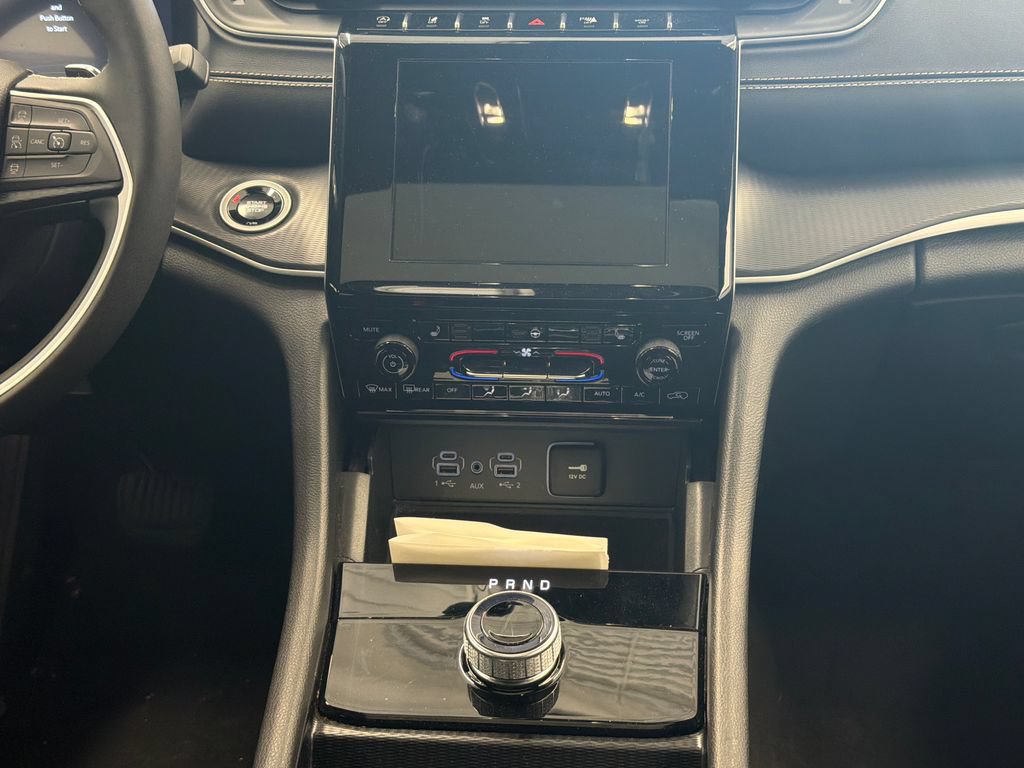 Certified 2024 Jeep Grand Cherokee Altitude AWD/4WD image 17