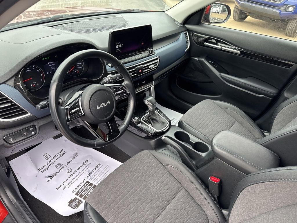 Used 2022 Kia Seltos Nightfall Edition image 14