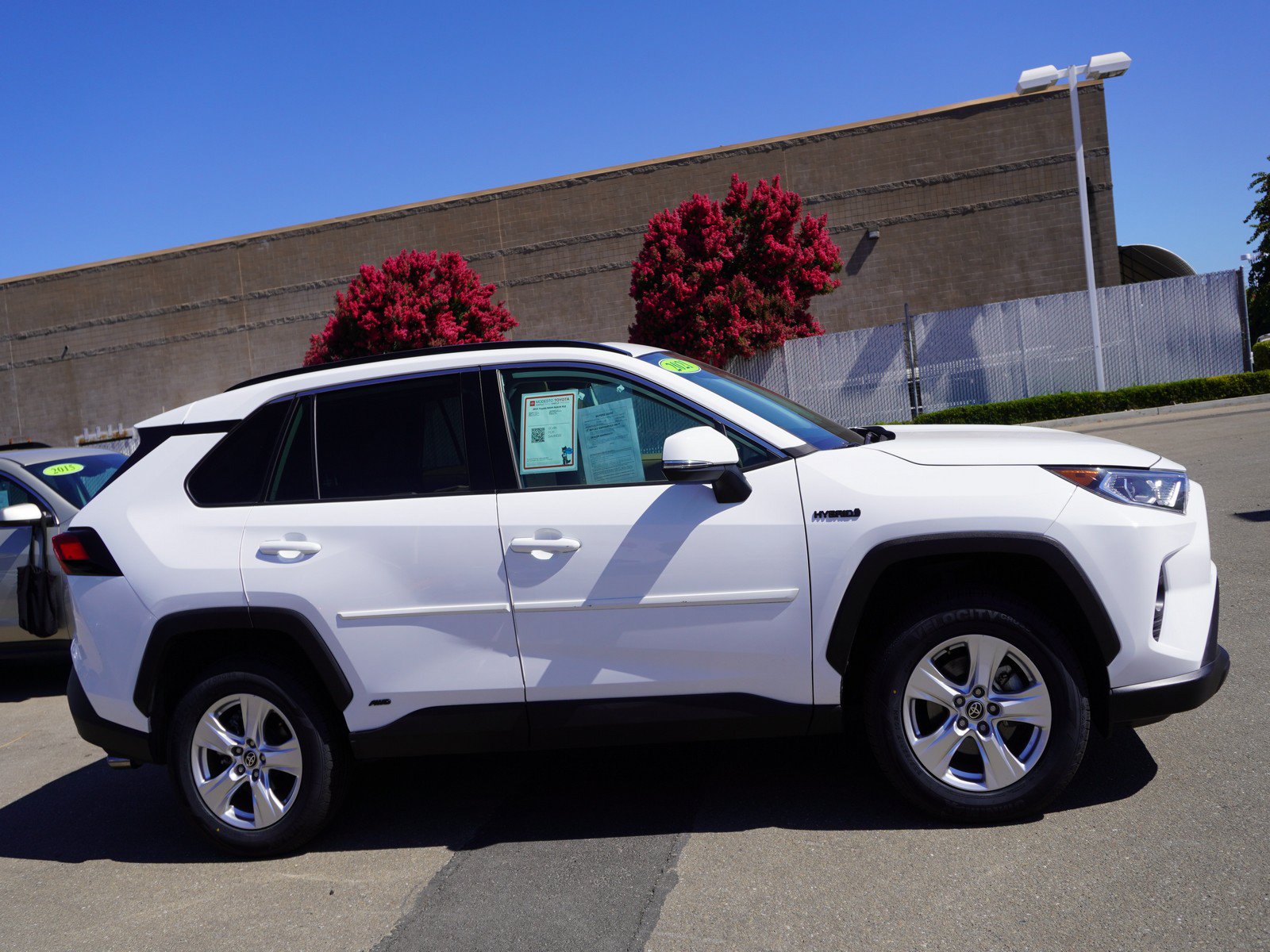 Used 2021 Toyota RAV4 XLE w/ Convenience Package AWD/4WD image 4
