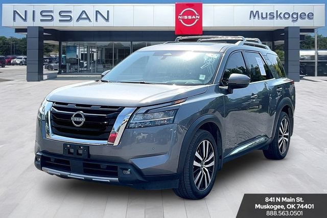 Used 2023 Nissan Pathfinder Platinum FWD image 3