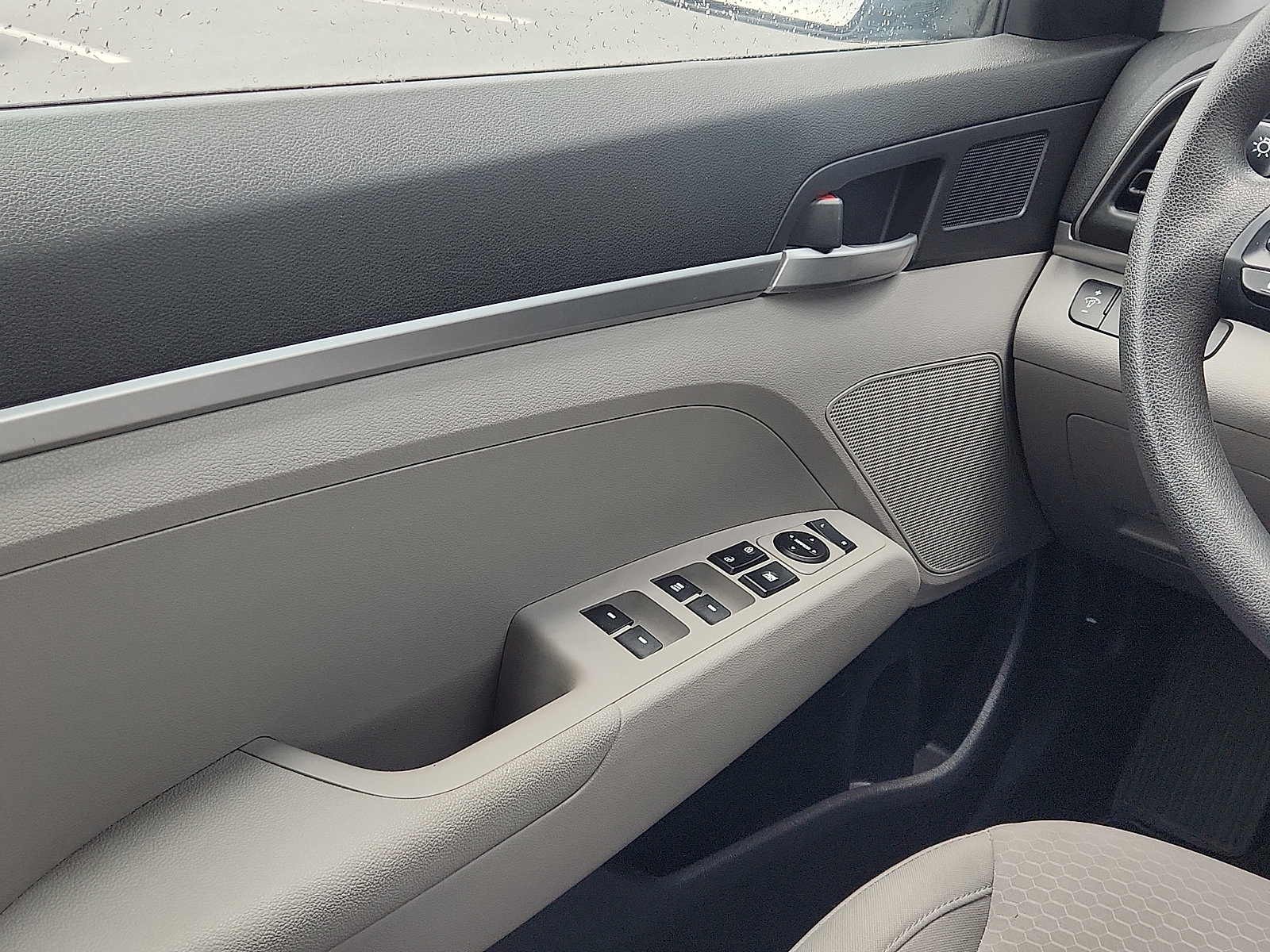 Used 2019 Hyundai Elantra SE FWD image 12