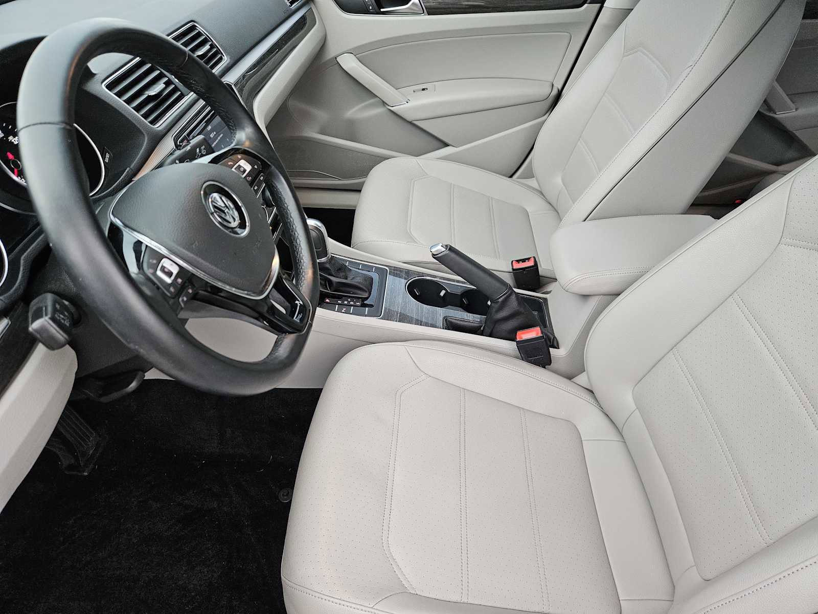 Used 2017 Volkswagen Passat 1.8T SE image 13