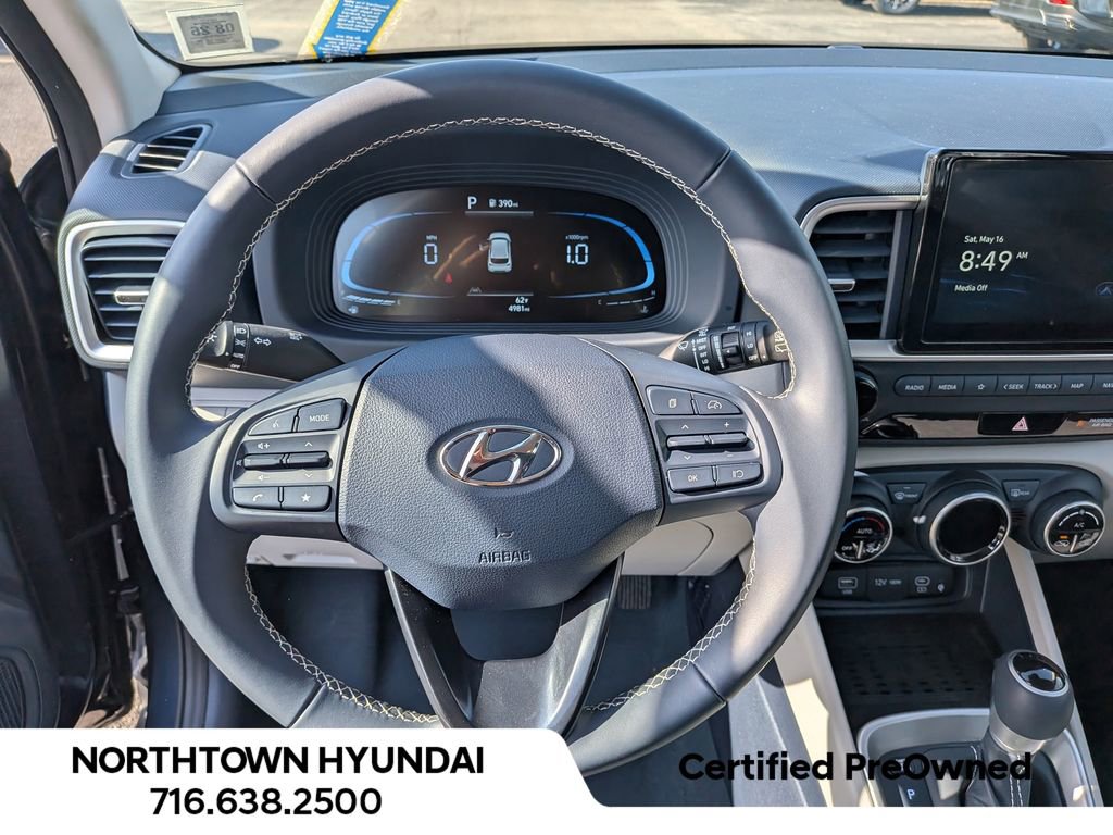 Used 2025 Hyundai Venue Limited FWD image 8