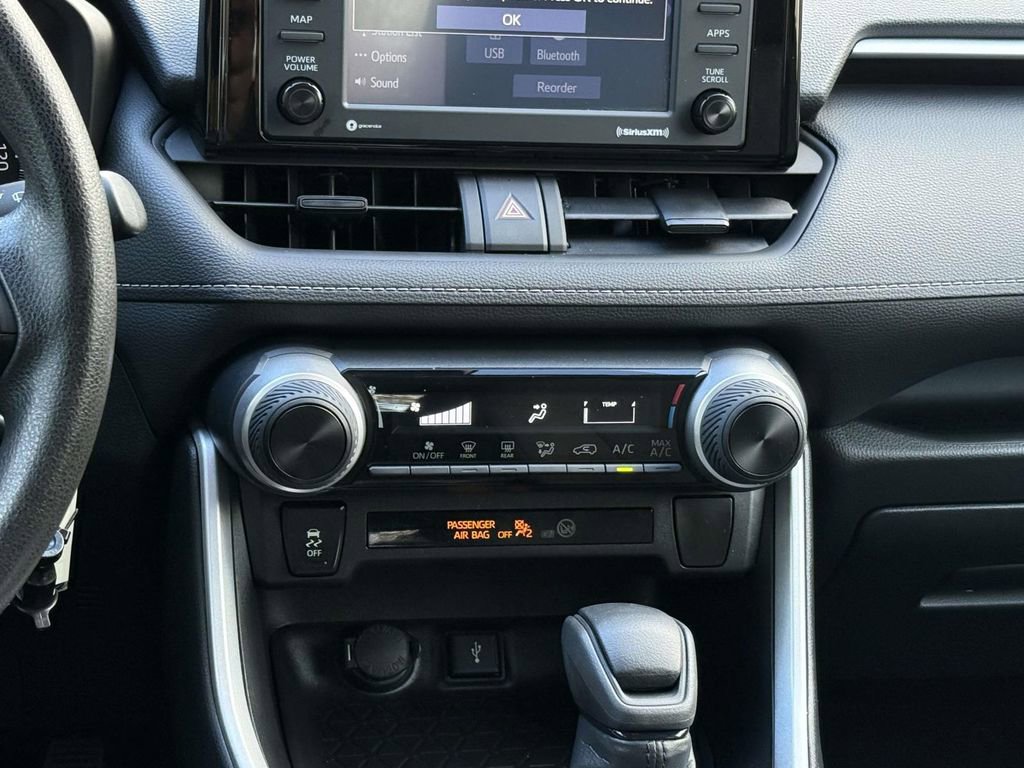 Used 2021 Toyota RAV4 LE image 18