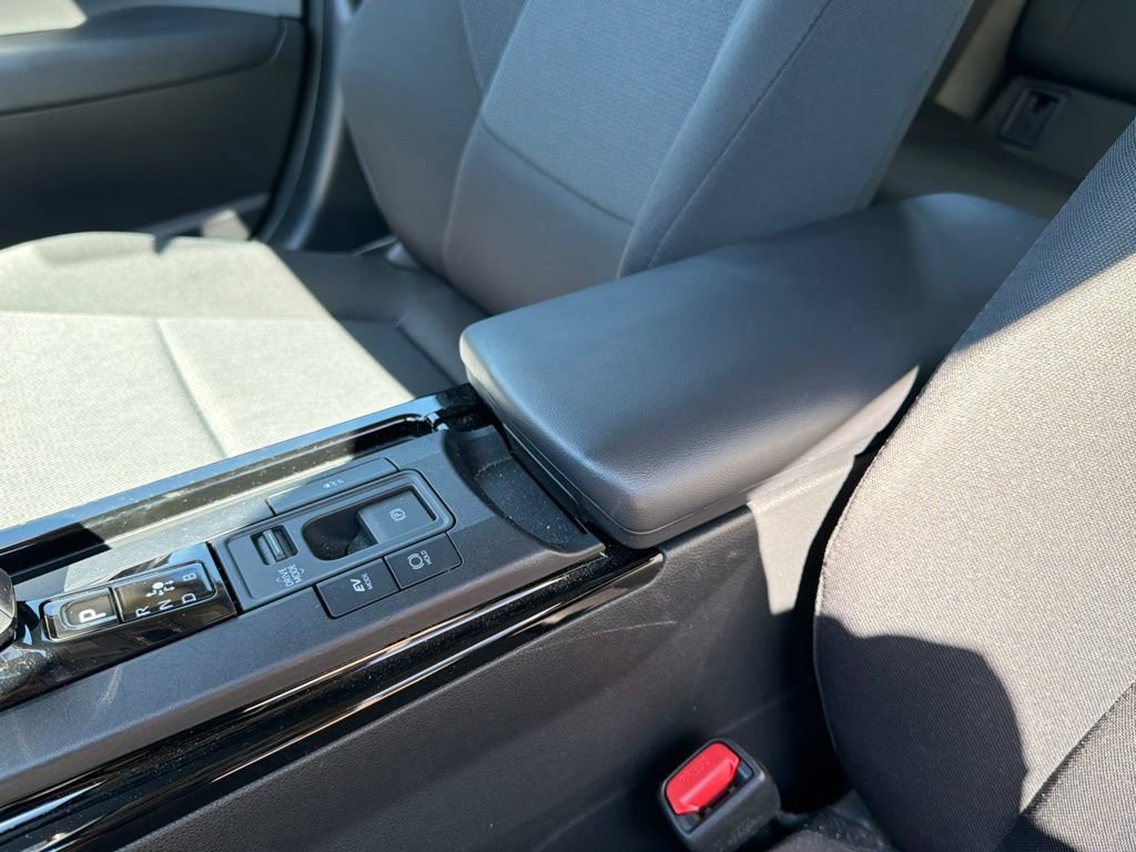 Used 2024 Toyota Prius LE FWD image 20