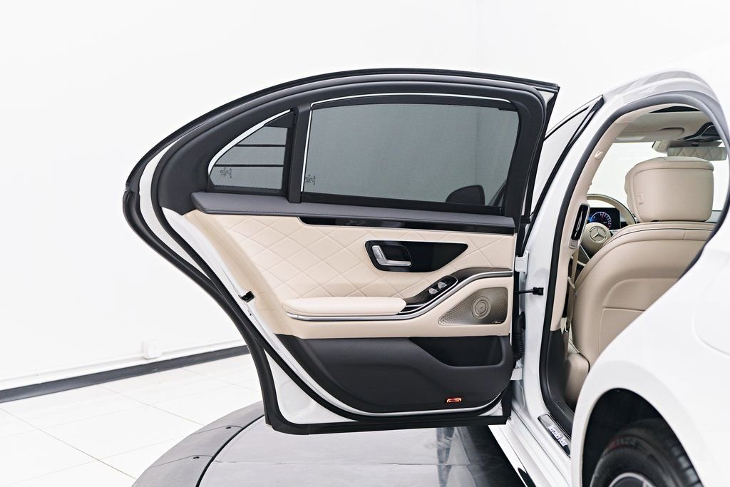 Used 2024 Mercedes-Benz S 580e 4MATIC Sedan image 31