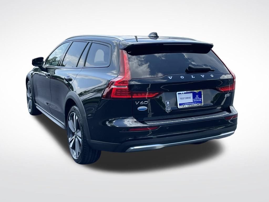 Used 2025 Volvo V60 B5 Cross Country Plus AWD/4WD image 4