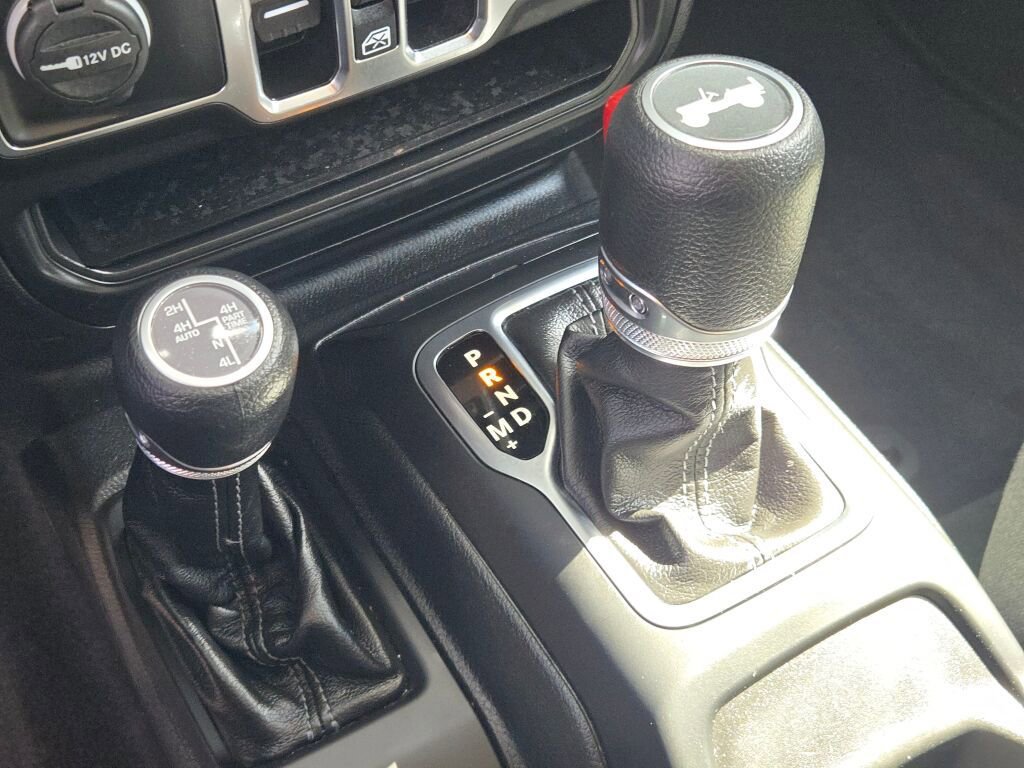 Used 2025 Jeep Wrangler Unlimited Sahara w/ Safety Group image 25