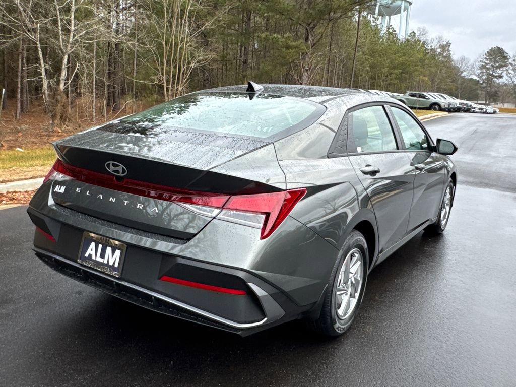 New 2026 Hyundai Elantra SE image 5