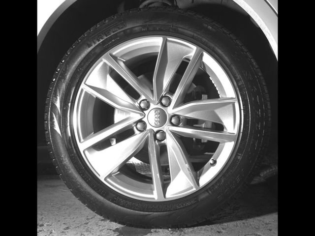 Used 2018 Audi Q3 2.0T Premium Plus w/ Premium Plus Package AWD/4WD image 9