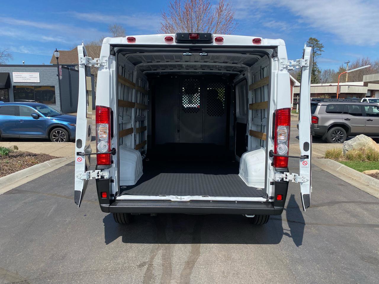 Used 2025 RAM ProMaster 2500 w/ U-Haul Equipment Group FWD image 11