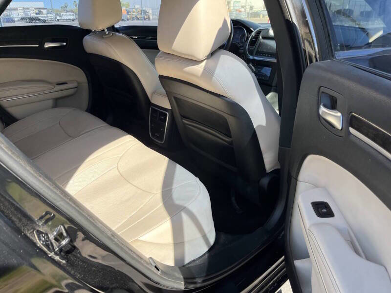 Used 2018 Chrysler 300 Limited image 7