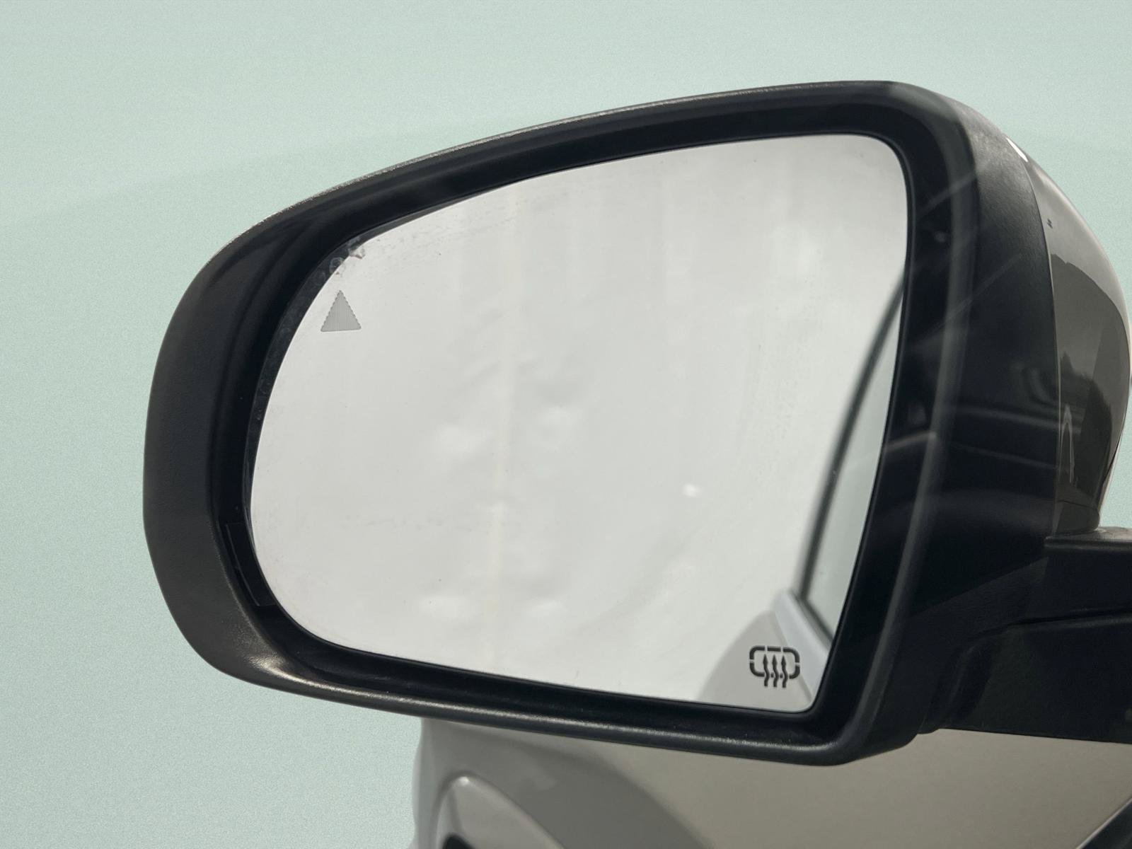 Used 2019 Jeep Cherokee Overland w/ Technology Group FWD image 11