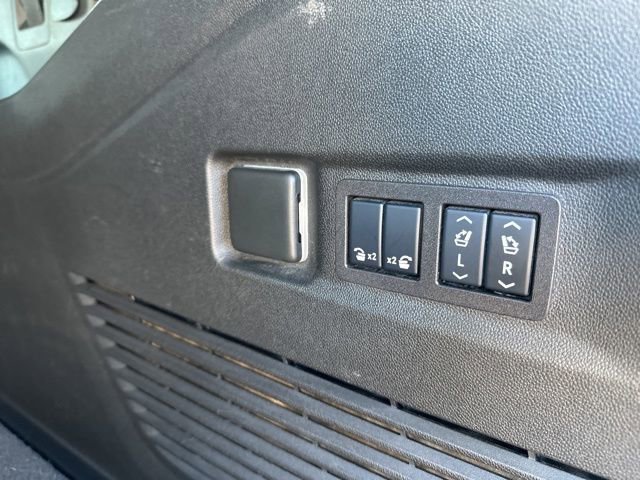 Used 2024 Chevrolet Suburban Premier image 45