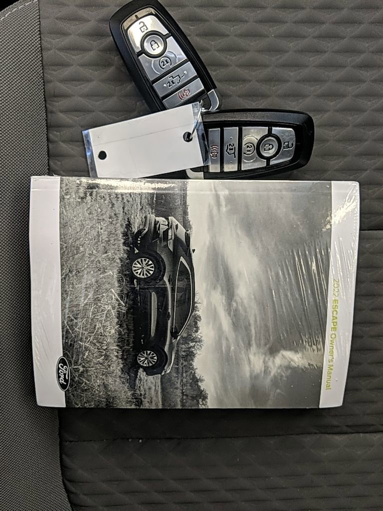 Used 2022 Ford Escape SE w/ SE Sport Appearance Package image 30