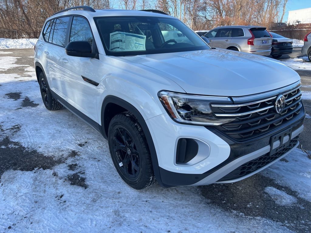 New 2026 Volkswagen Atlas Peak Edition image 3