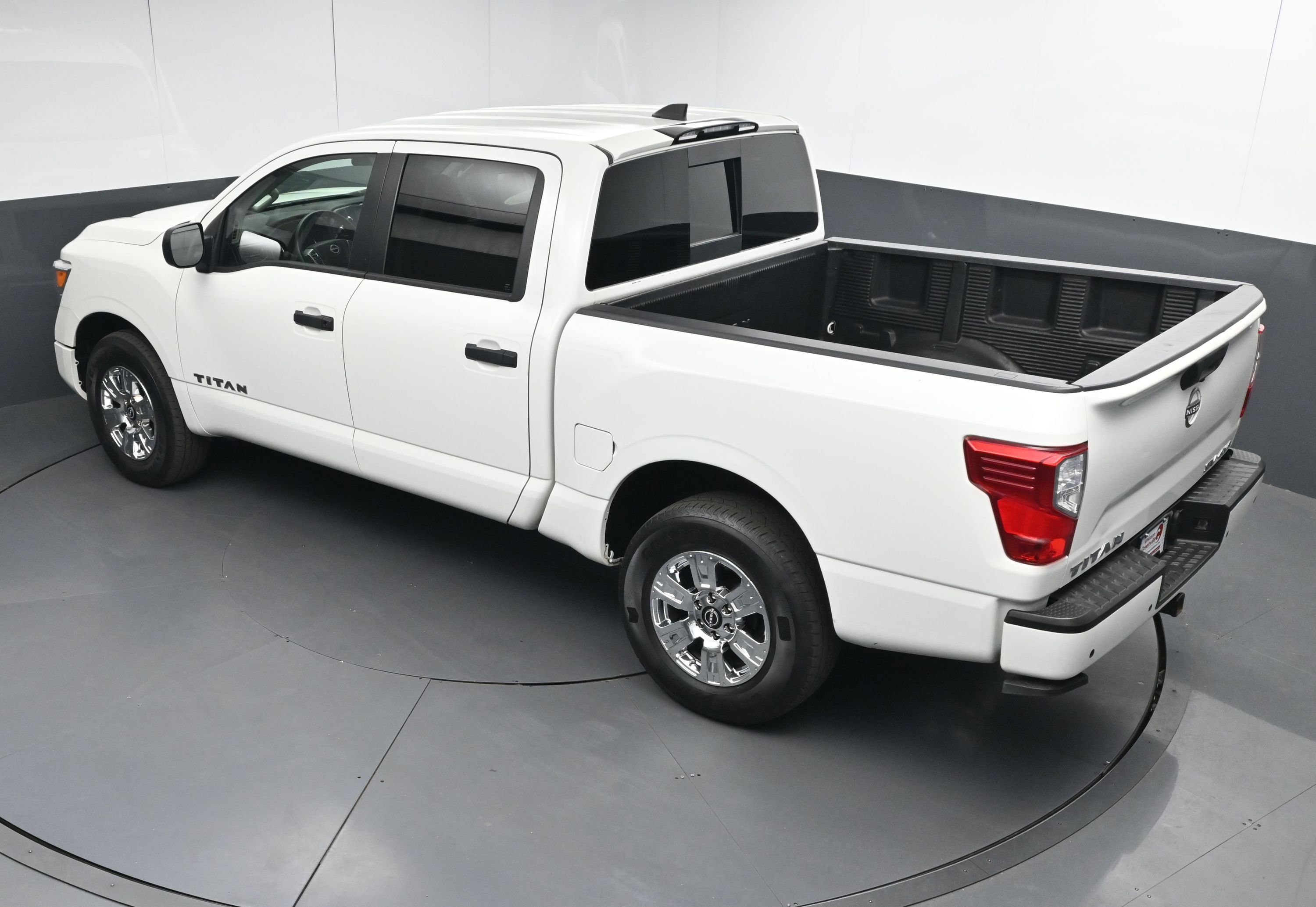 Used 2024 Nissan Titan SV w/ Accessory Utility Package image 36