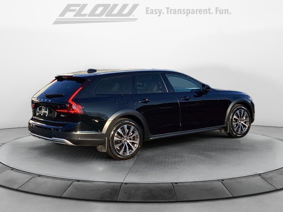 Certified 2023 Volvo V90 B6 Cross Country Plus AWD/4WD image 9