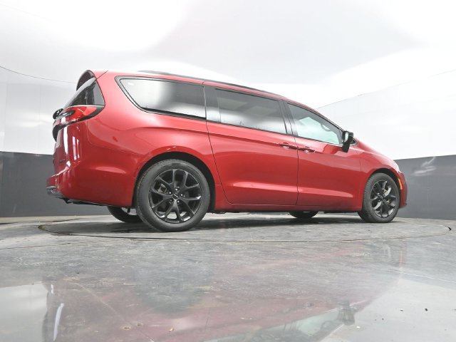 Used 2025 Chrysler Pacifica Limited FWD image 52