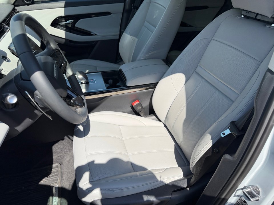 Used 2024 Land Rover Range Rover Evoque S image 30