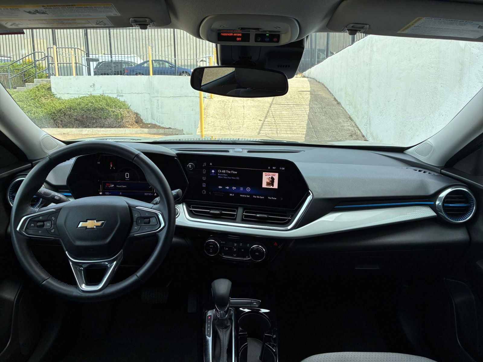 Used 2025 Chevrolet Trax LT w/ LT Convenience Package image 32