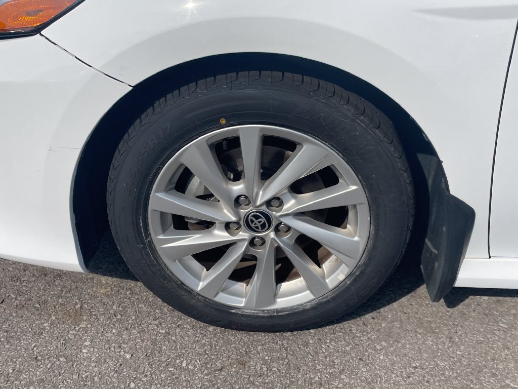Used 2021 Toyota Camry LE AWD/4WD image 32