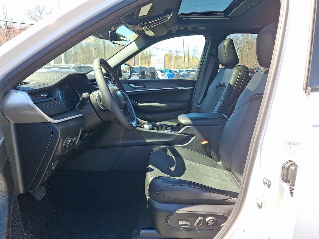 New 2026 Jeep Grand Cherokee Altitude AWD/4WD image 10