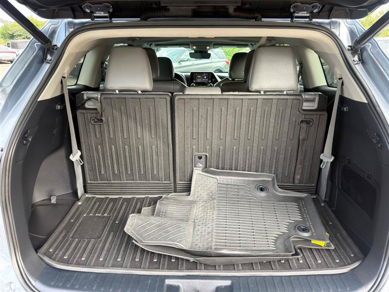 Used 2022 Toyota Highlander XLE AWD/4WD image 5