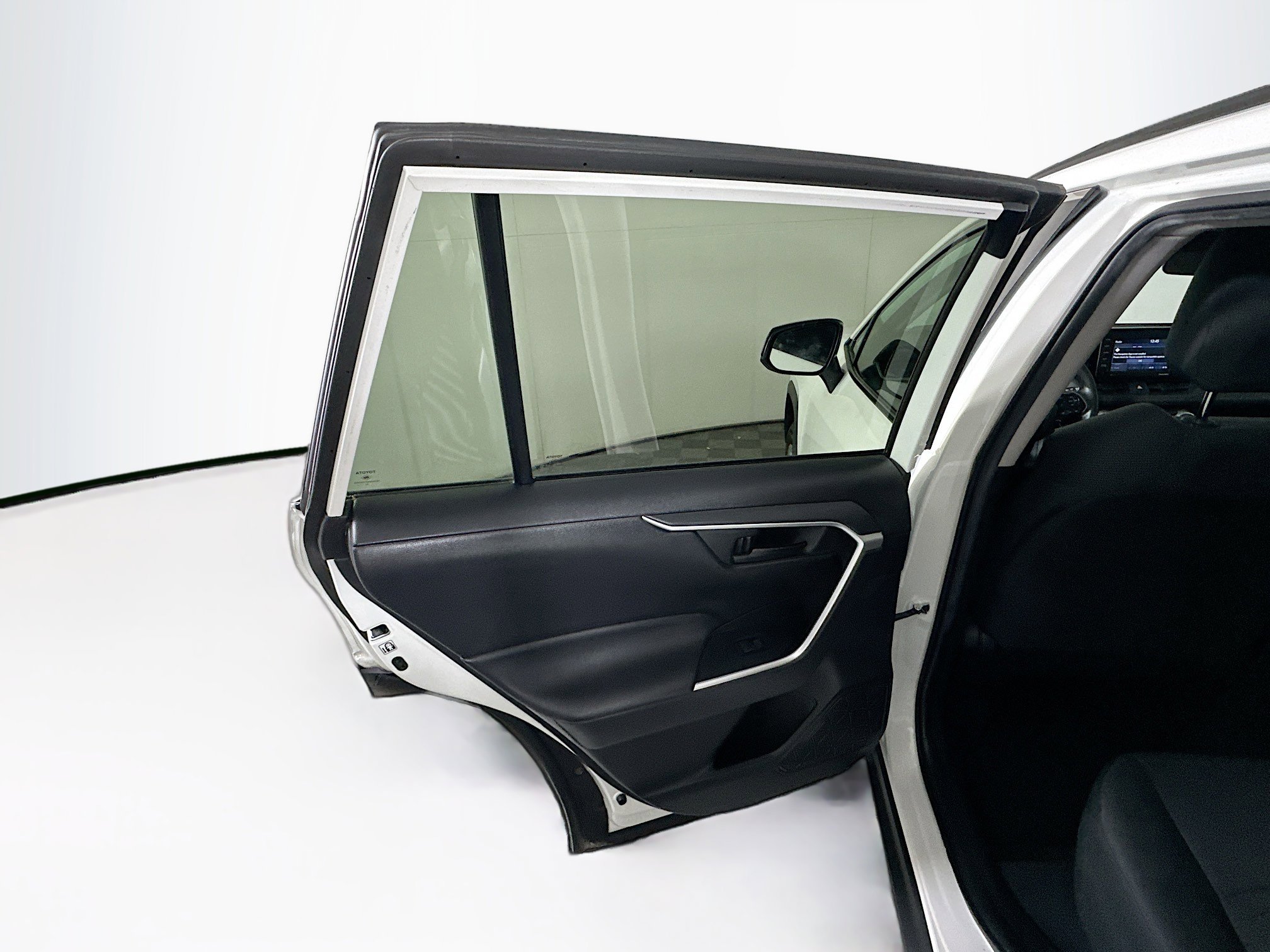 Used 2020 Toyota RAV4 LE FWD image 26