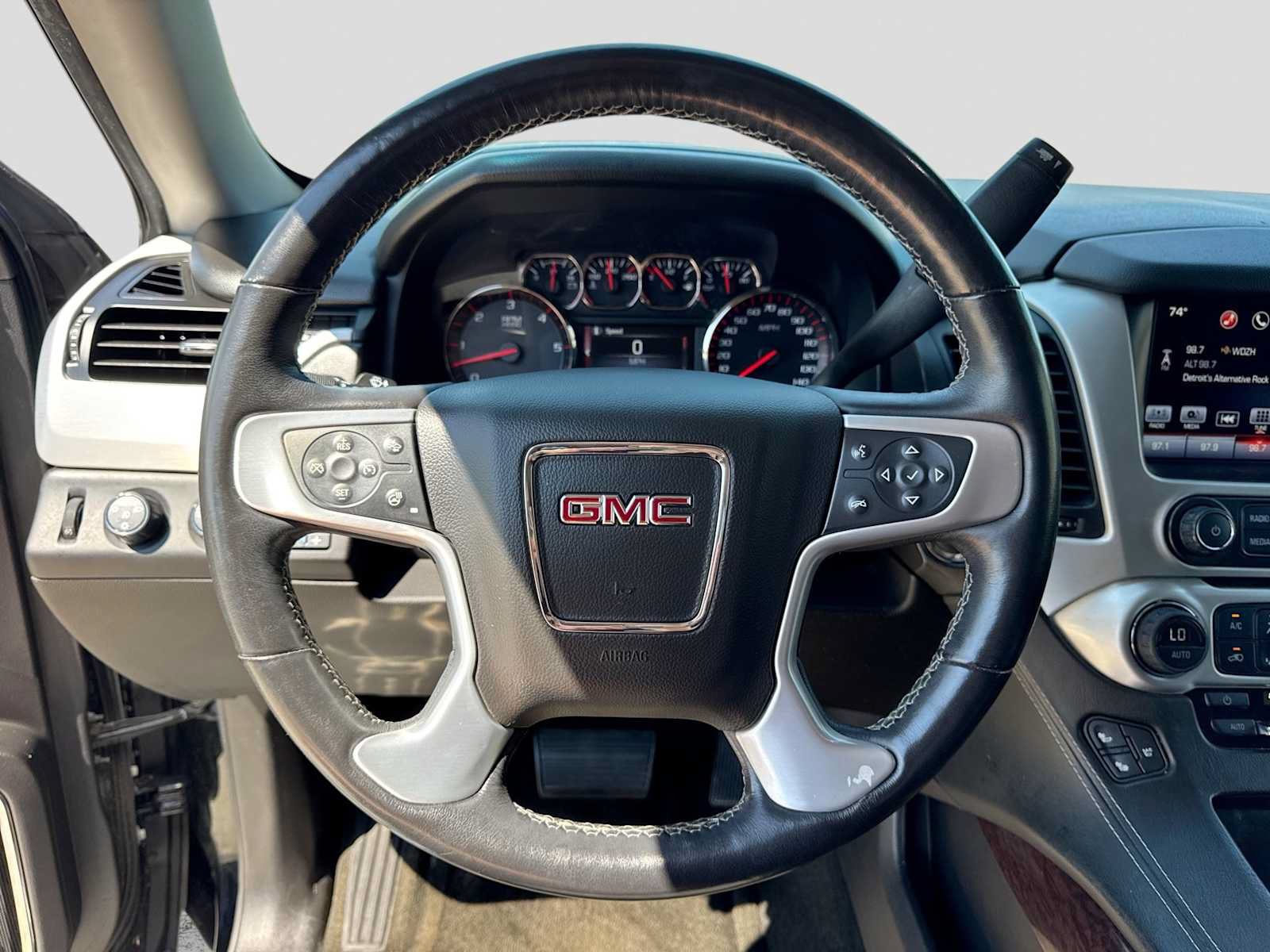 Used 2016 GMC Yukon SLT w/ Open Road Package AWD/4WD image 24
