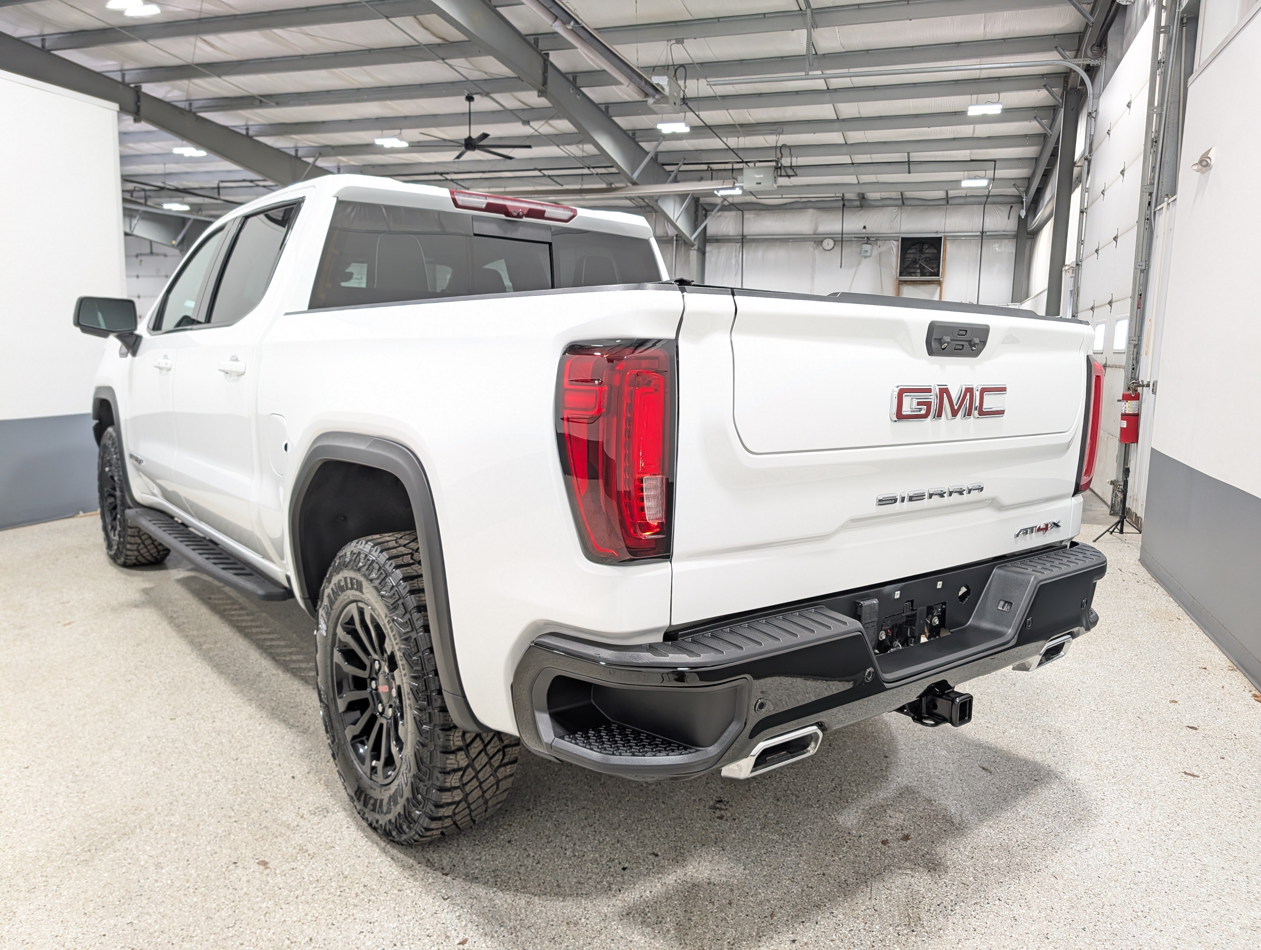 Used 2023 GMC Sierra 1500 AT4X AWD/4WD image 5