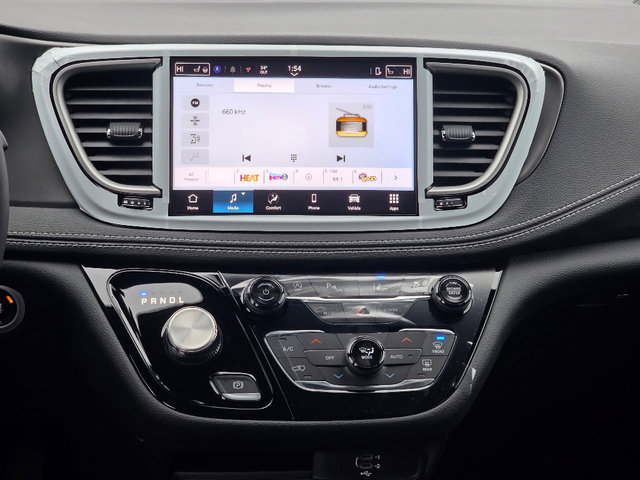 New 2026 Chrysler Pacifica Select image 3