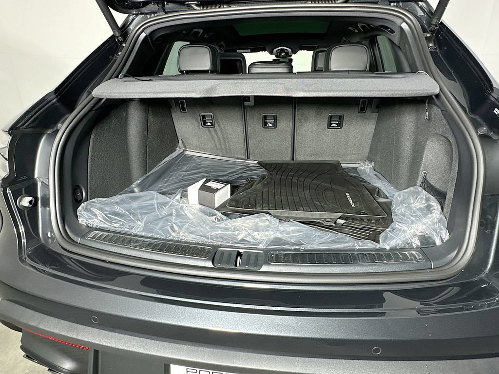 Certified 2026 Porsche Macan AWD/4WD image 28