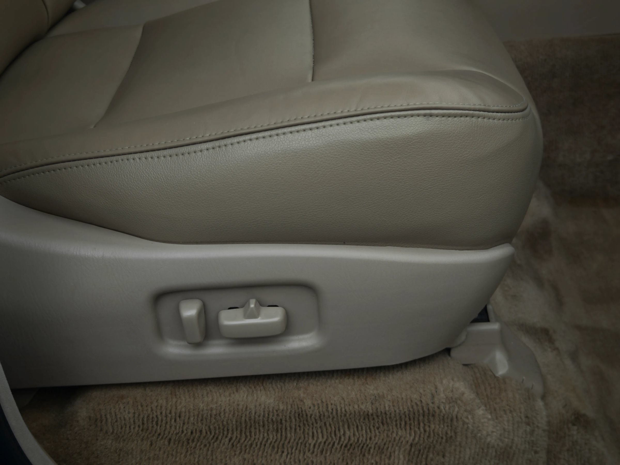 Used 2002 Toyota Land Cruiser AWD/4WD image 29