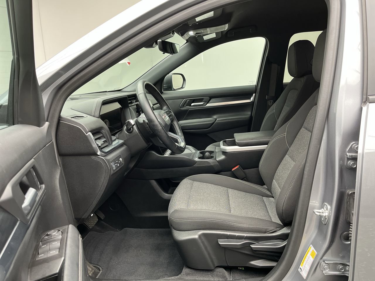 Certified 2025 GMC Terrain Elevation w/ Technology Package II AWD/4WD image 3