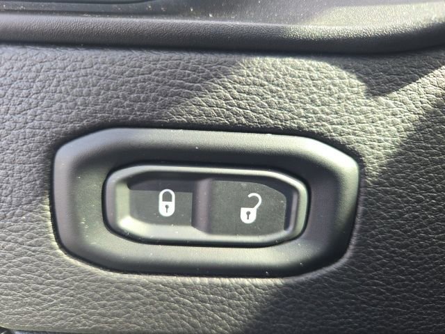 Used 2019 Jeep Wrangler Unlimited Sahara image 37