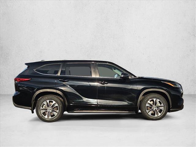 Used 2023 Toyota Highlander XLE w/ Protection Package #3 (TMS) AWD/4WD video 4