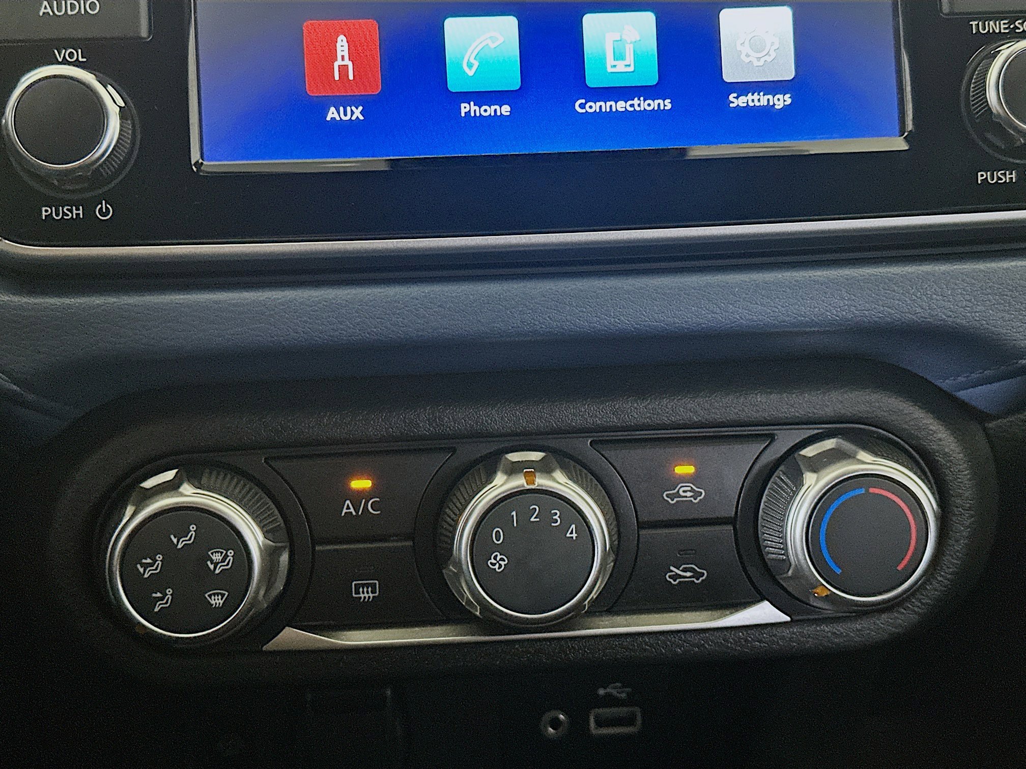 Used 2025 Nissan Versa SV w/ Trunk Package image 23