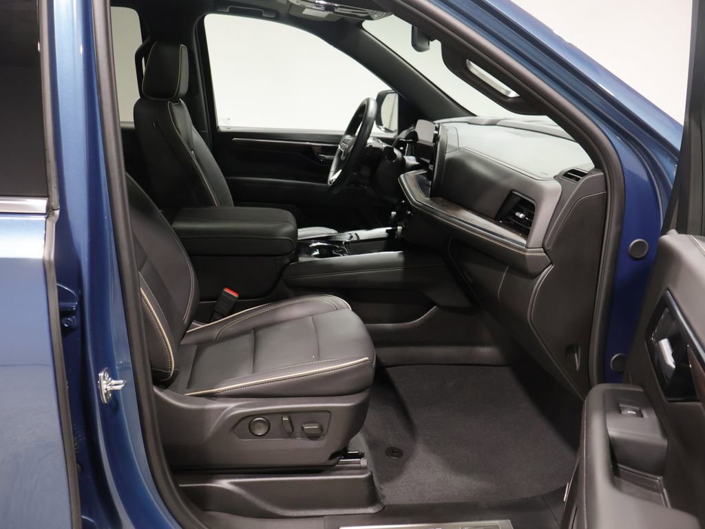 Used 2025 Chevrolet Tahoe Premier w/ Sun And Tow Package image 27