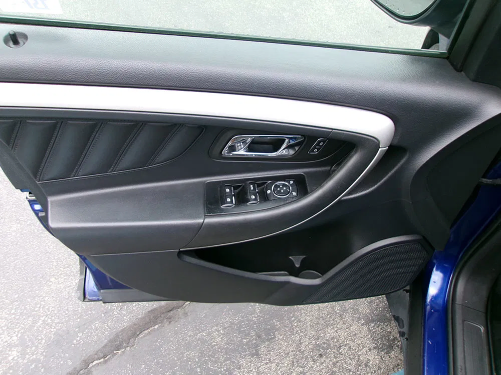 Used 2014 Ford Taurus SEL w/ Equipment Group 201A FWD image 11