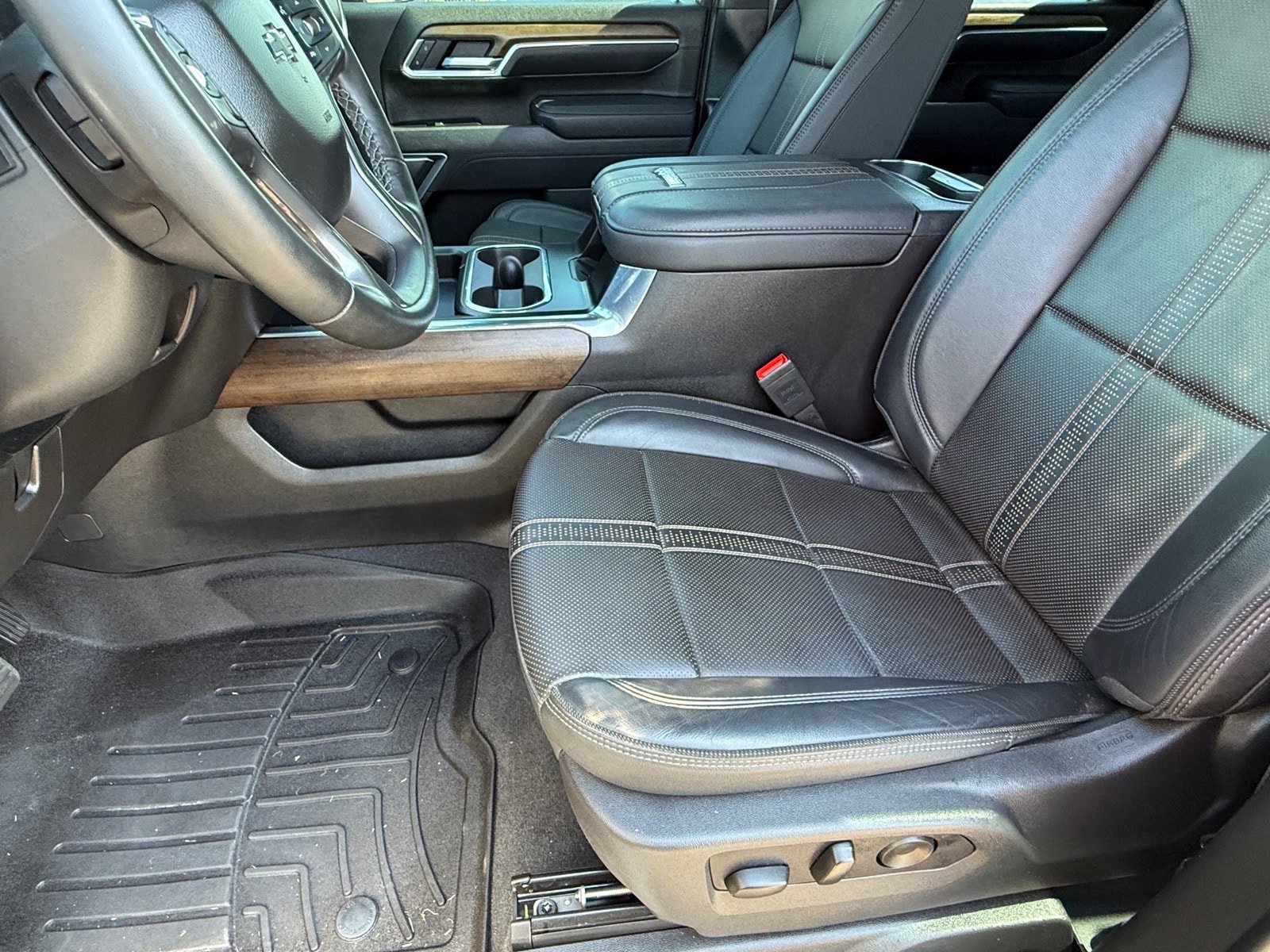 Used 2025 Chevrolet Silverado 2500 High Country w/ Midnight Edition AWD/4WD image 13