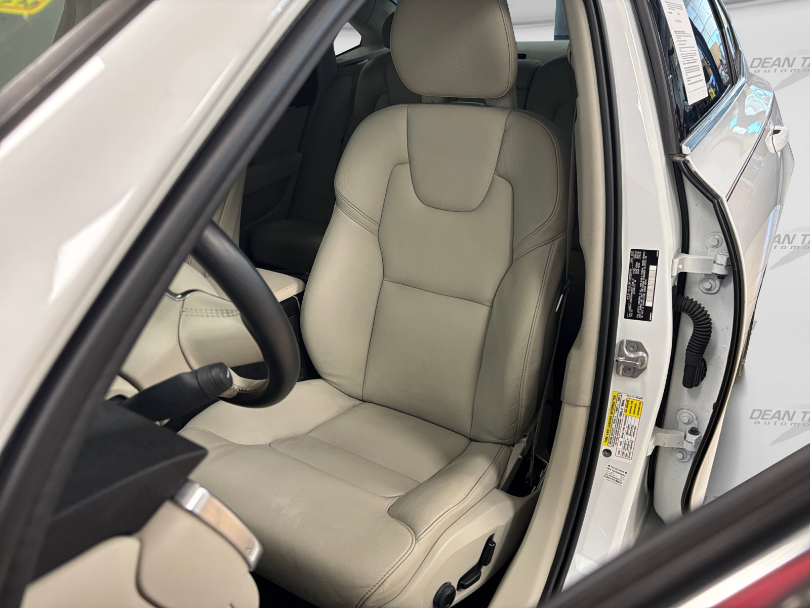 Used 2018 Volvo S90 T6 Momentum w/ Convenience Package AWD/4WD image 32