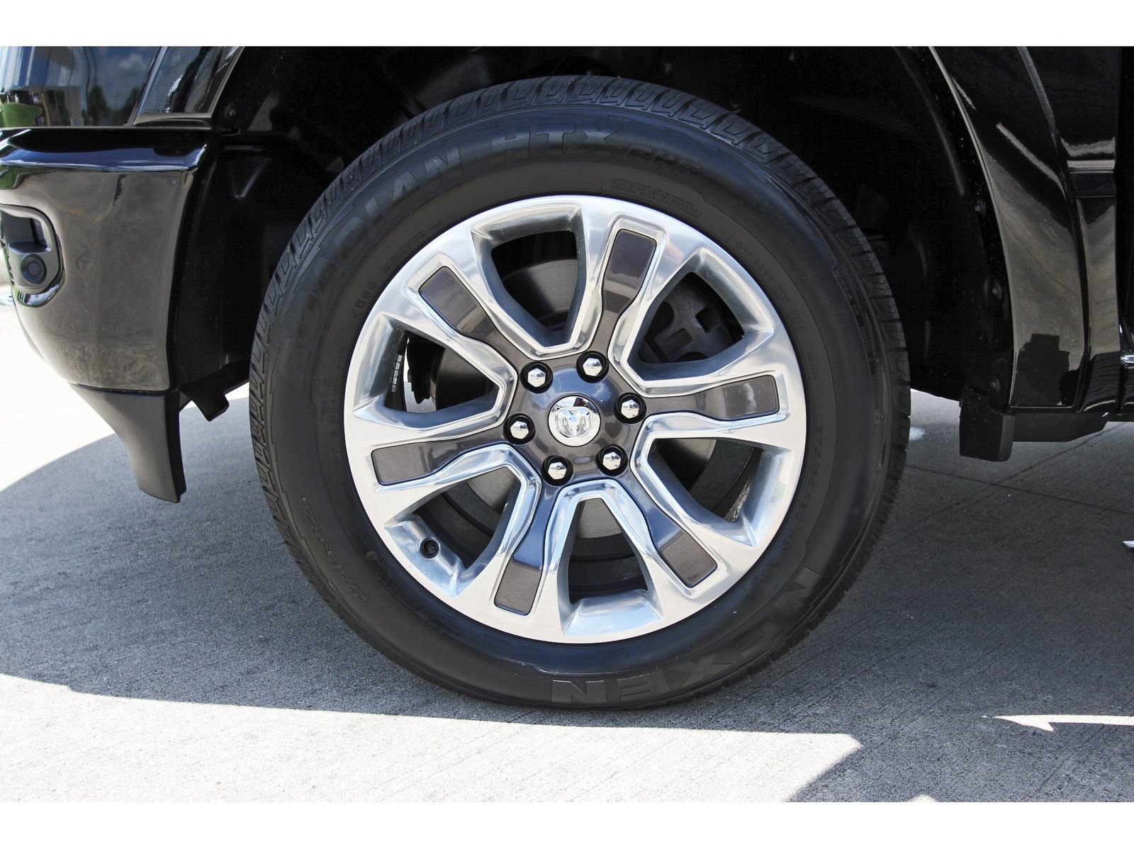 Used 2023 RAM 1500 Limited w/ Body Color Bumper Group AWD/4WD image 31