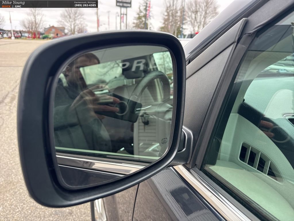 Used 2013 Chrysler Town & Country Touring image 10