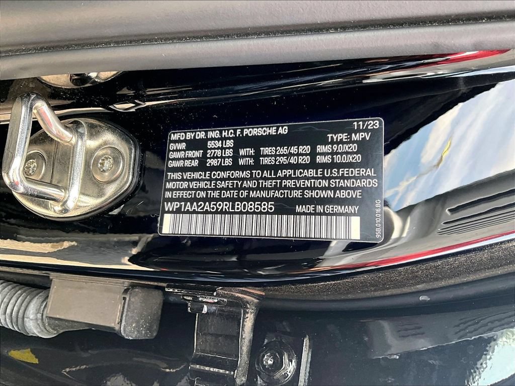 Used 2024 Porsche Macan Turbo AWD/4WD image 26